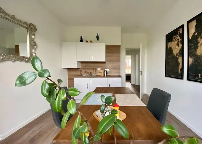 Schoene 1-Zimmer Wohnung Mit Boxspringbett & Kueche