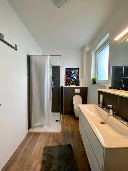 Apartment Schoene 1-zimmer Mit Boxspringbett & Kueche *
