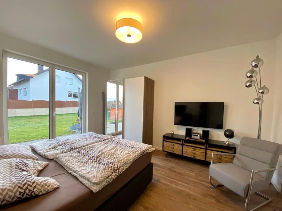 Schoene 1-zimmer Mit Boxspringbett & Kueche Mechernich
