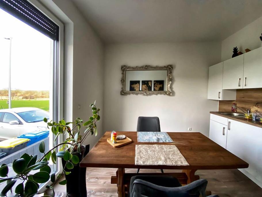 Schoene 1-zimmer Mit Boxspringbett & Kueche Mechernich